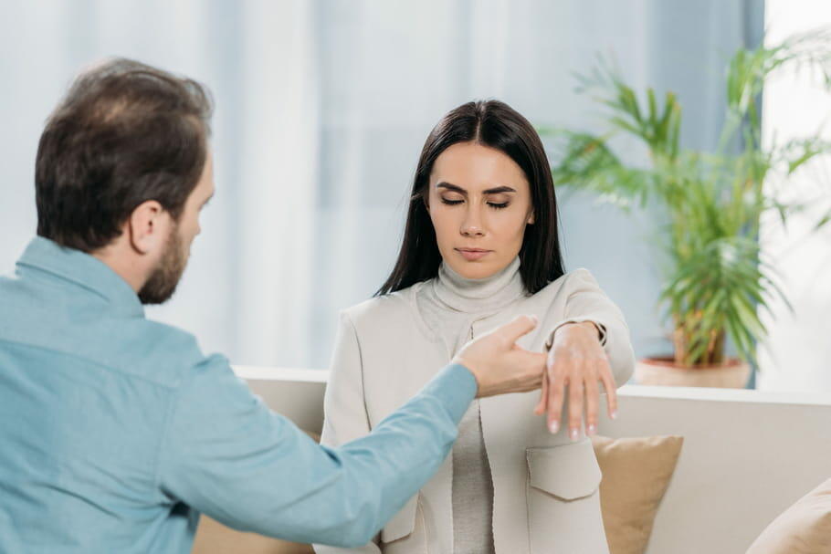 Découvrez le pouvoir incroyable des hypnotiseurs en ligne : vous ne croirez pas ce qui va vous arriver !