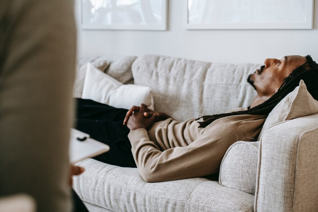 découvrez les dangers potentiels de l'hypnose, ses effets indésirables et les risques associés à une pratique inappropriée. informez-vous pour assurer une utilisation sécurisée et bénéfique de cette technique.