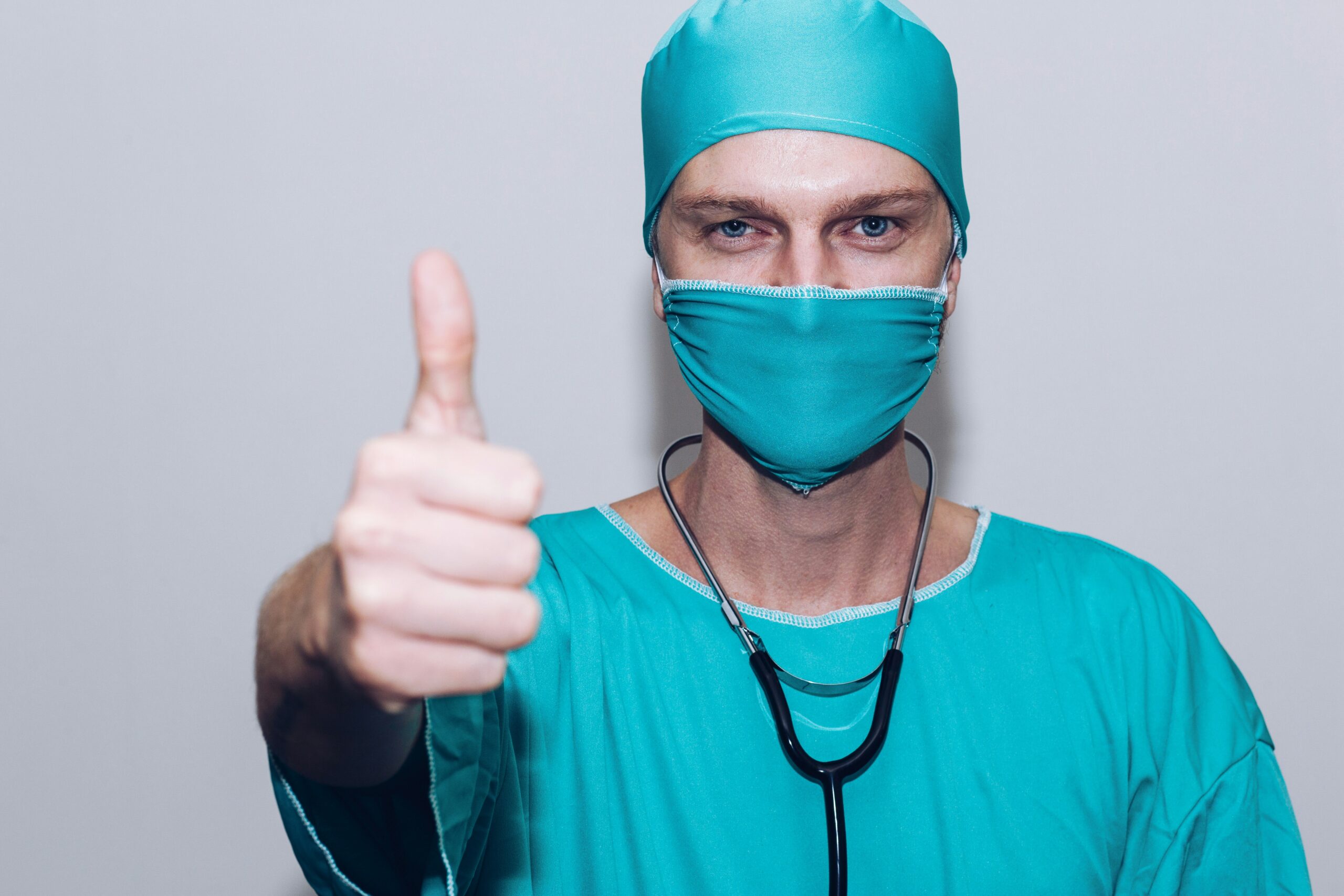 découvrez les risques et dangers associés à l'hypnose. comprenez comment certains praticiens peuvent manipuler des esprits et les effets néfastes que cela peut avoir sur la santé mentale. informez-vous pour vous protéger des abus de cette pratique.