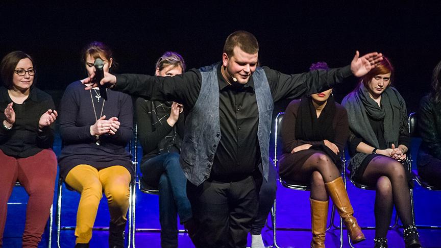 Vous ne croirez jamais ce qui se passe lors de l&rsquo;hypnose spectacle à Bordeaux !