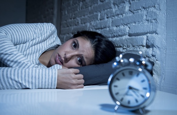 découvrez les bienfaits de la sophrologie pour améliorer la qualité de votre sommeil. apprenez des techniques de relaxation et de méditation pour apaiser votre esprit et favoriser un sommeil réparateur. transformez vos nuits et réveillez-vous en pleine forme grâce à la sophrologie.