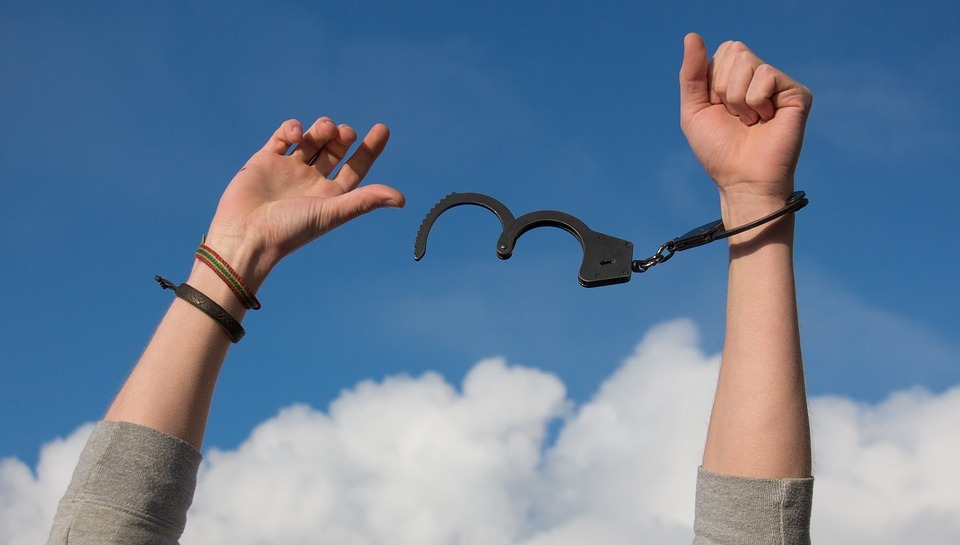 Hypnose et addictions : comprendre les mécanismes pour mieux les surmonter